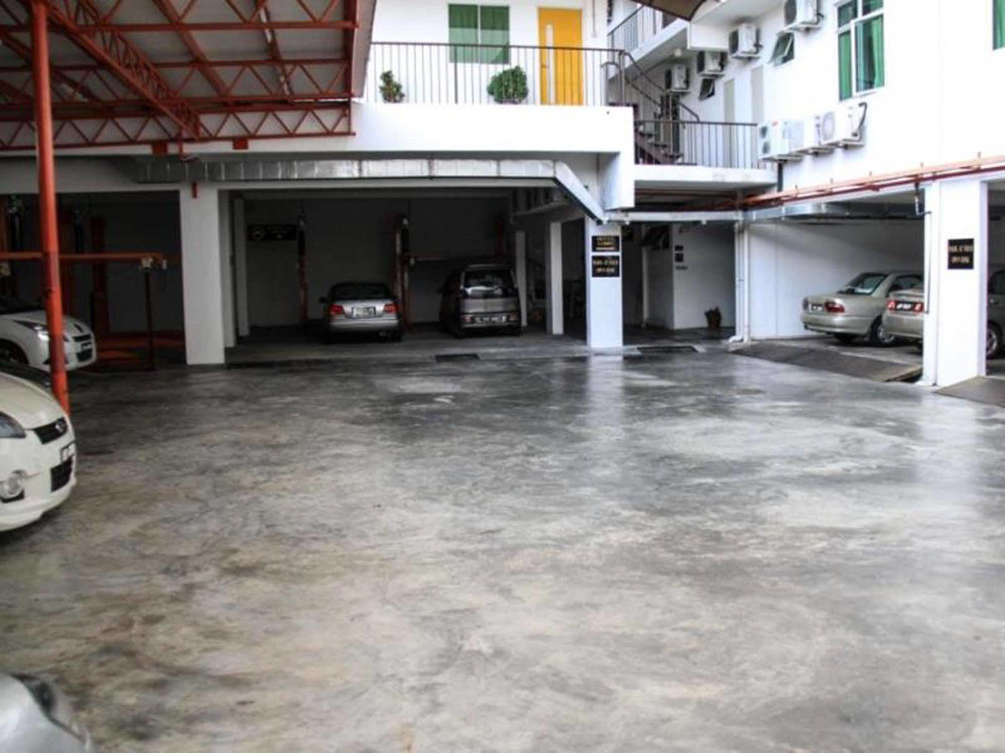 Super 8 @ 2* George Town